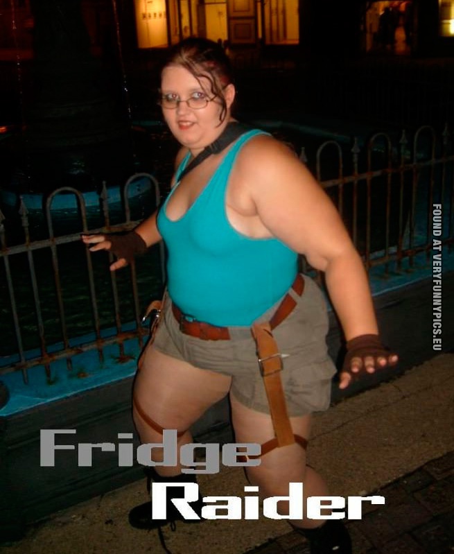 Funny Pictures - Fridge Raider