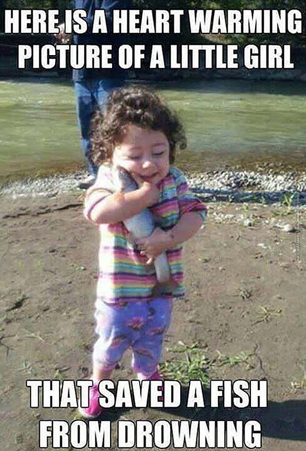 funny-pics-little-girl-saved-a-fish-from-drowning