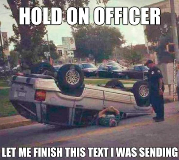 funny-pics-hold-on-officer-texting-while-driving