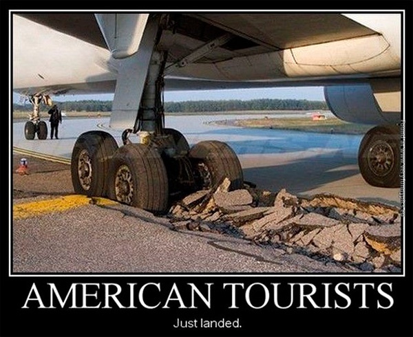 funny-pics-american-tourists-just-landed