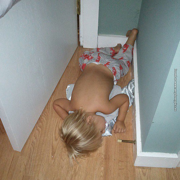 funny-pictures-kids-taking-a-nap-16