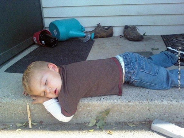 funny-pictures-kids-taking-a-nap-23